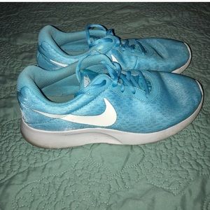 Nike tennis shoes